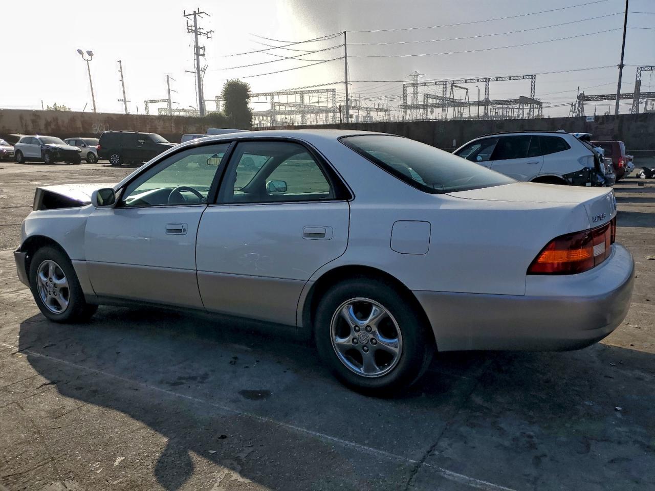 1998 LEXUS ES 300 photo 3