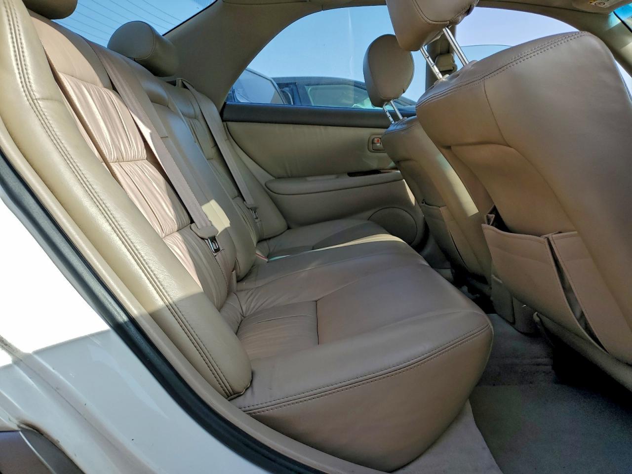 1998 LEXUS ES 300 photo 19