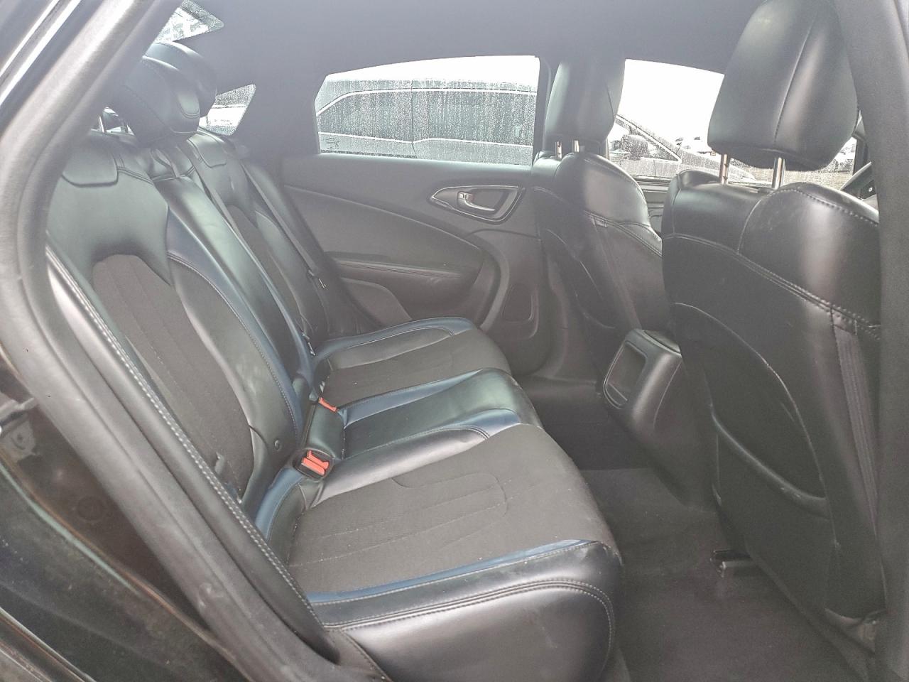 2016 CHRYSLER 200 S photo 19