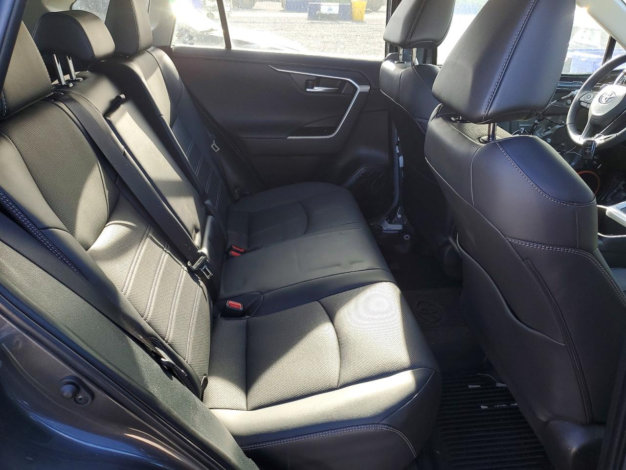 2025 TOYOTA RAV4 LIMITED photo 31