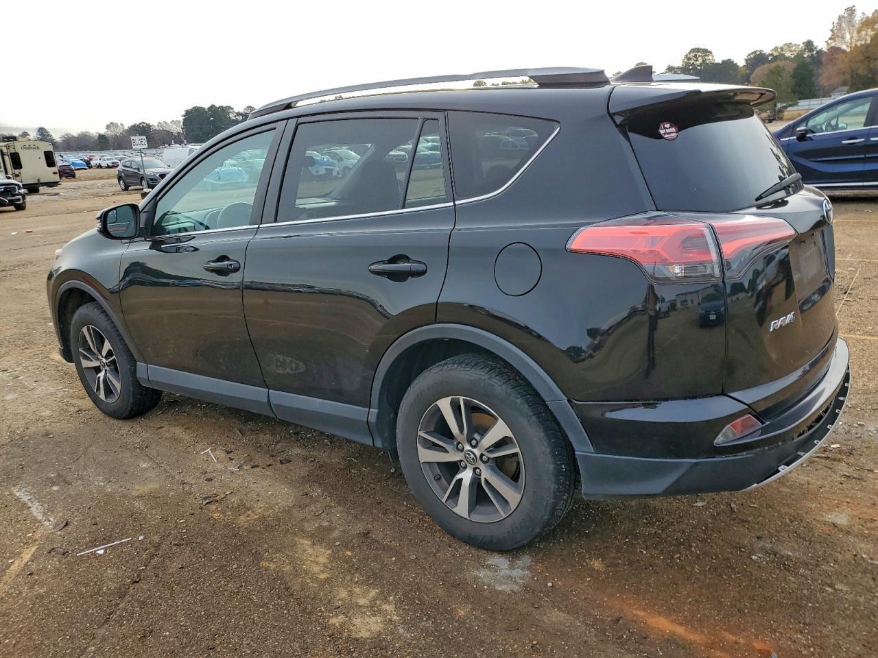 2016 TOYOTA RAV4 XLE photo 3