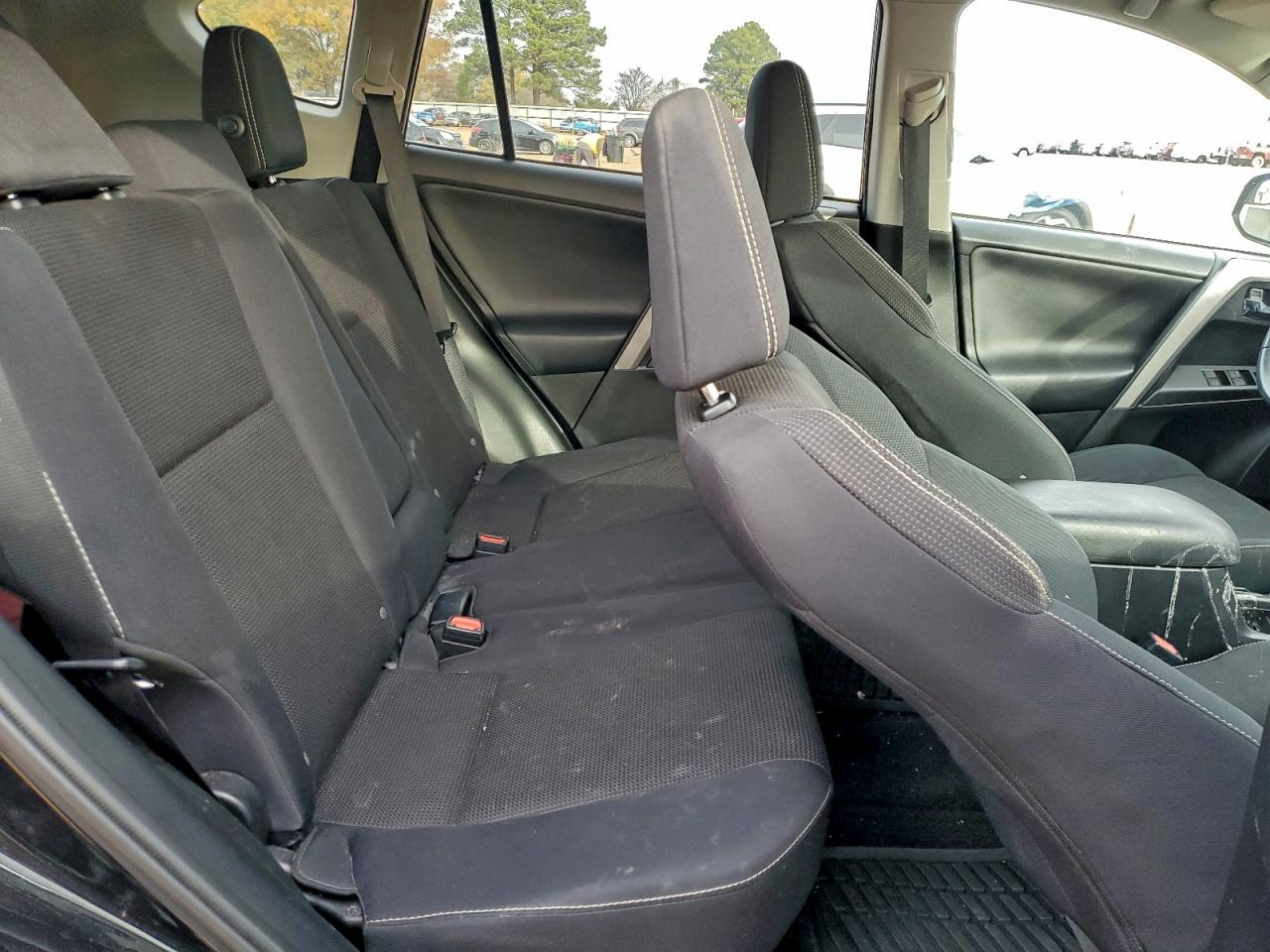 2016 TOYOTA RAV4 XLE photo 19