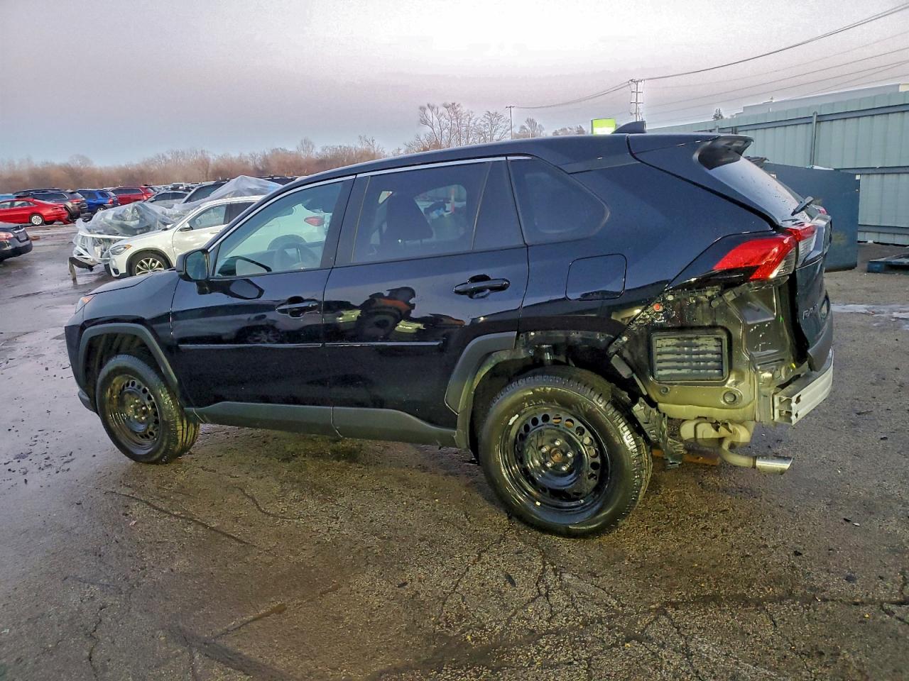 2022 TOYOTA RAV4 LE photo 4