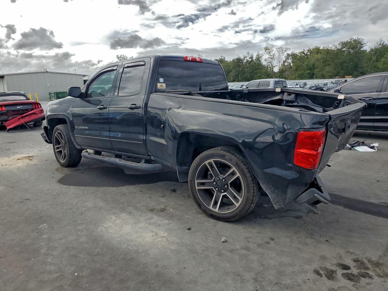 2017 CHEVROLET SILVERADO C1500 LT photo 4