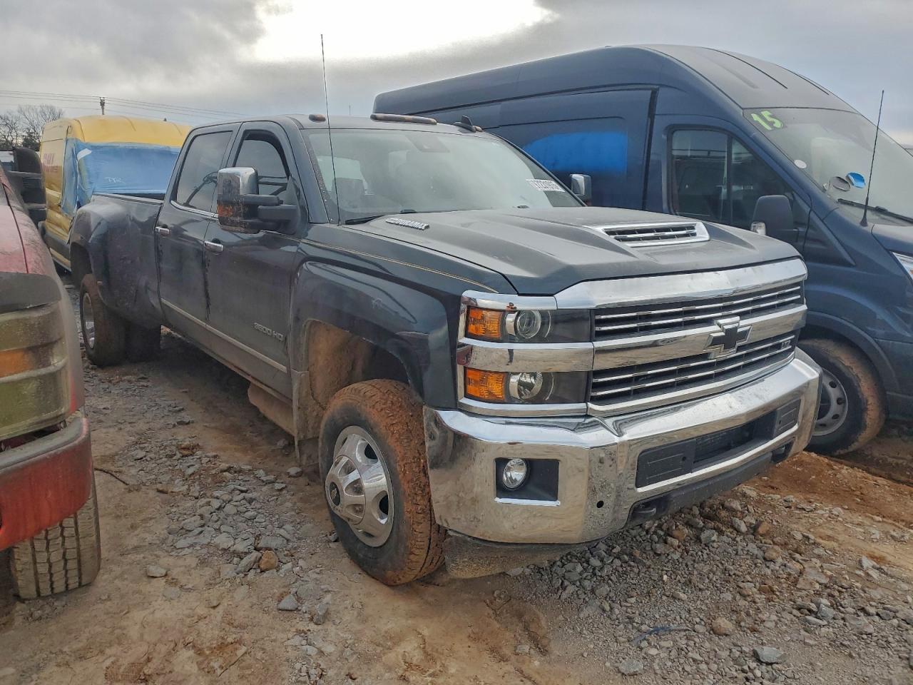2017 CHEVROLET SILVERADO K3500 LTZ photo 4
