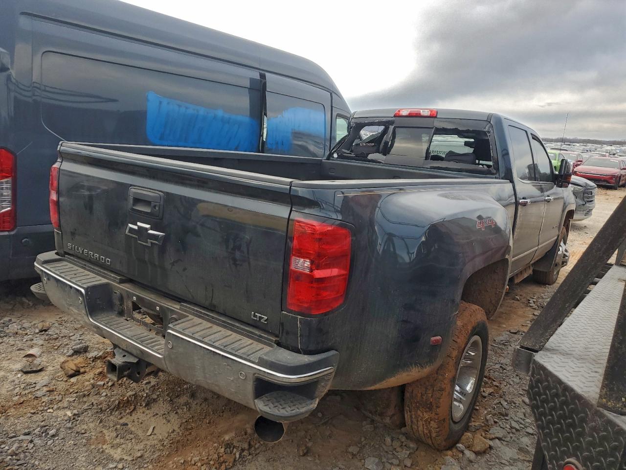 2017 CHEVROLET SILVERADO K3500 LTZ photo 3