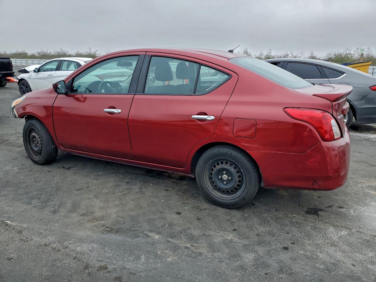 2018 NISSAN VERSA S photo 3