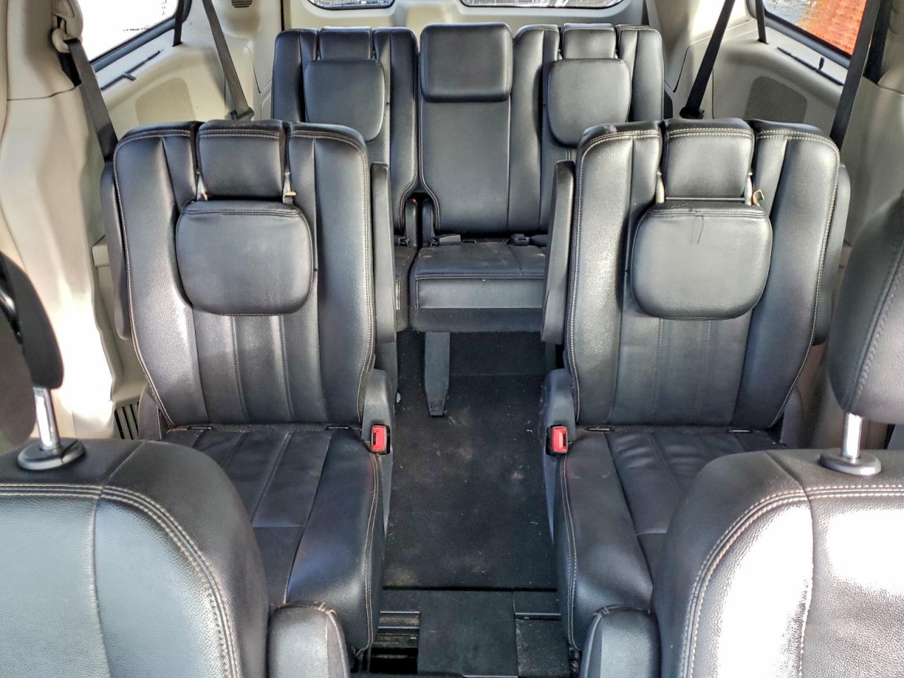 2015 CHRYSLER TOWN & COUNTRY TOURING photo 19