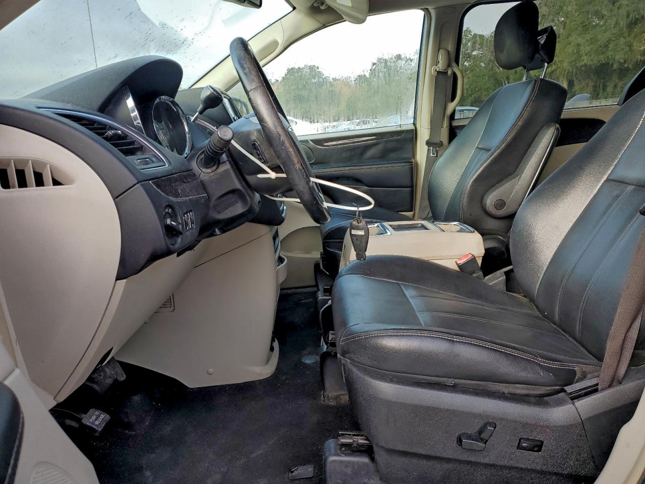 2015 CHRYSLER TOWN & COUNTRY TOURING photo 13