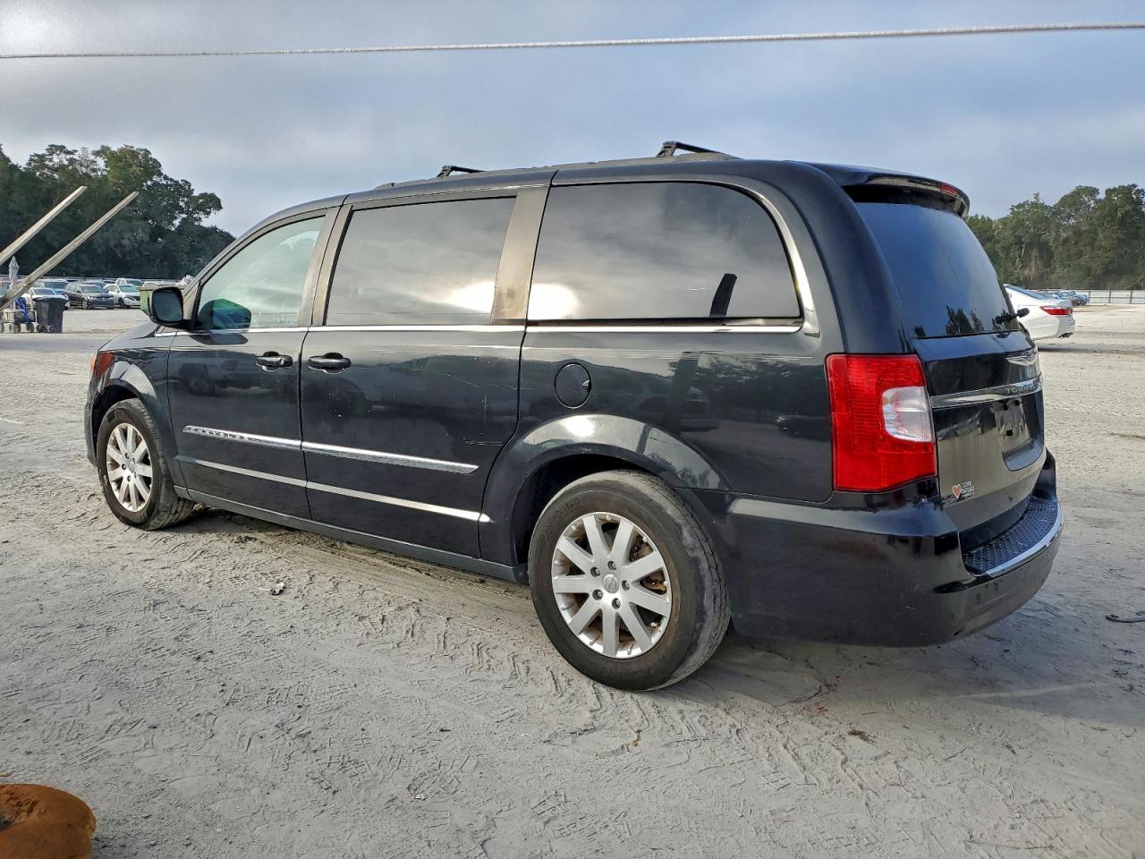 2015 CHRYSLER TOWN & COUNTRY TOURING photo 3