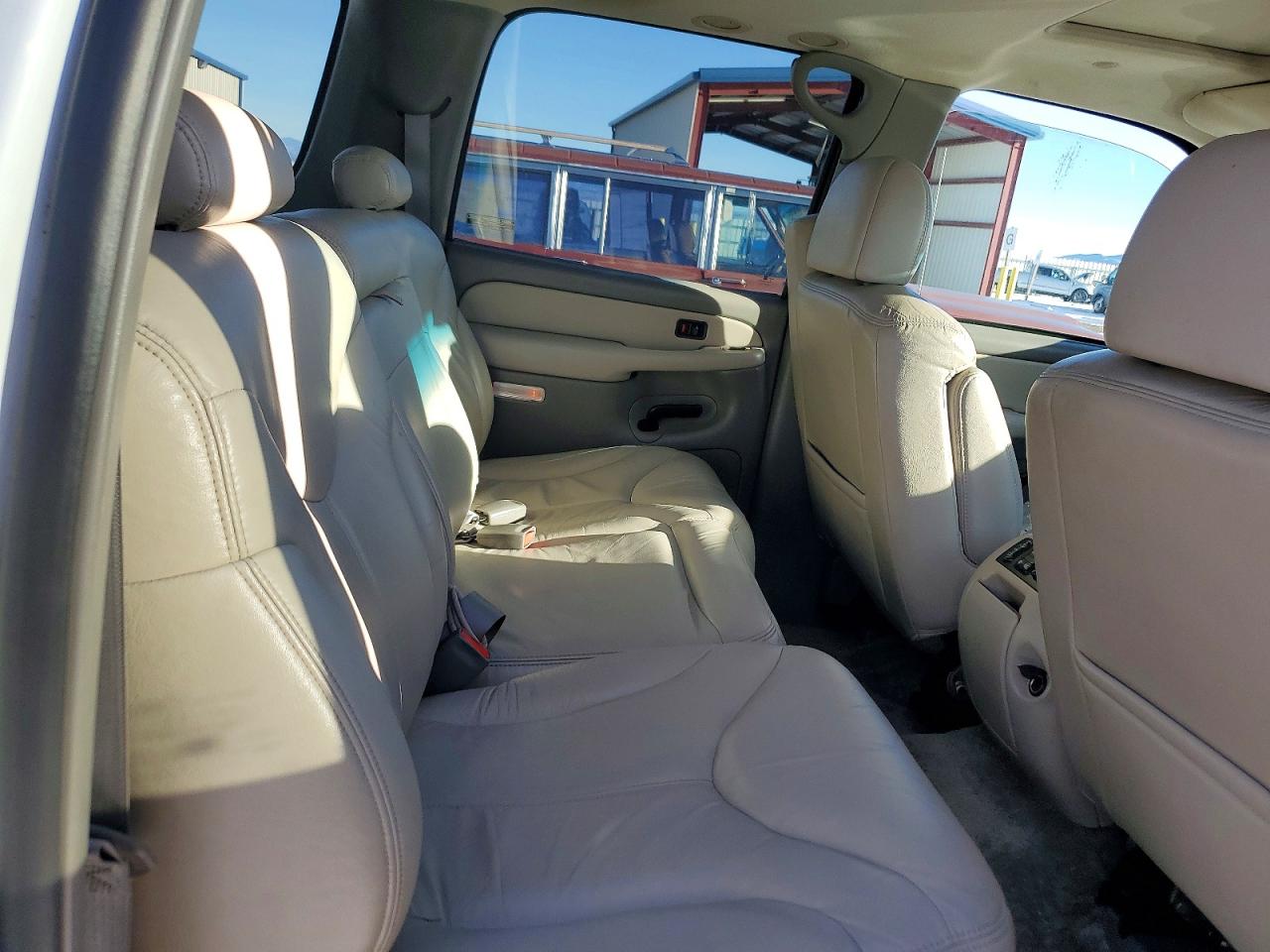 2002 GMC YUKON XL K1500 photo 11