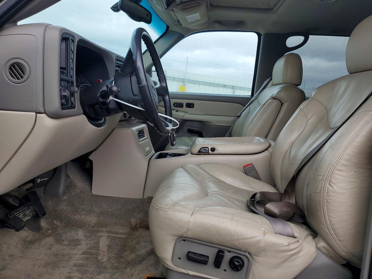 2002 GMC YUKON XL K1500 photo 7
