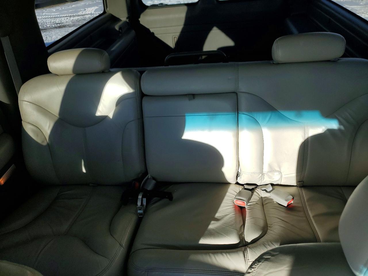 2002 GMC YUKON XL K1500 photo 10