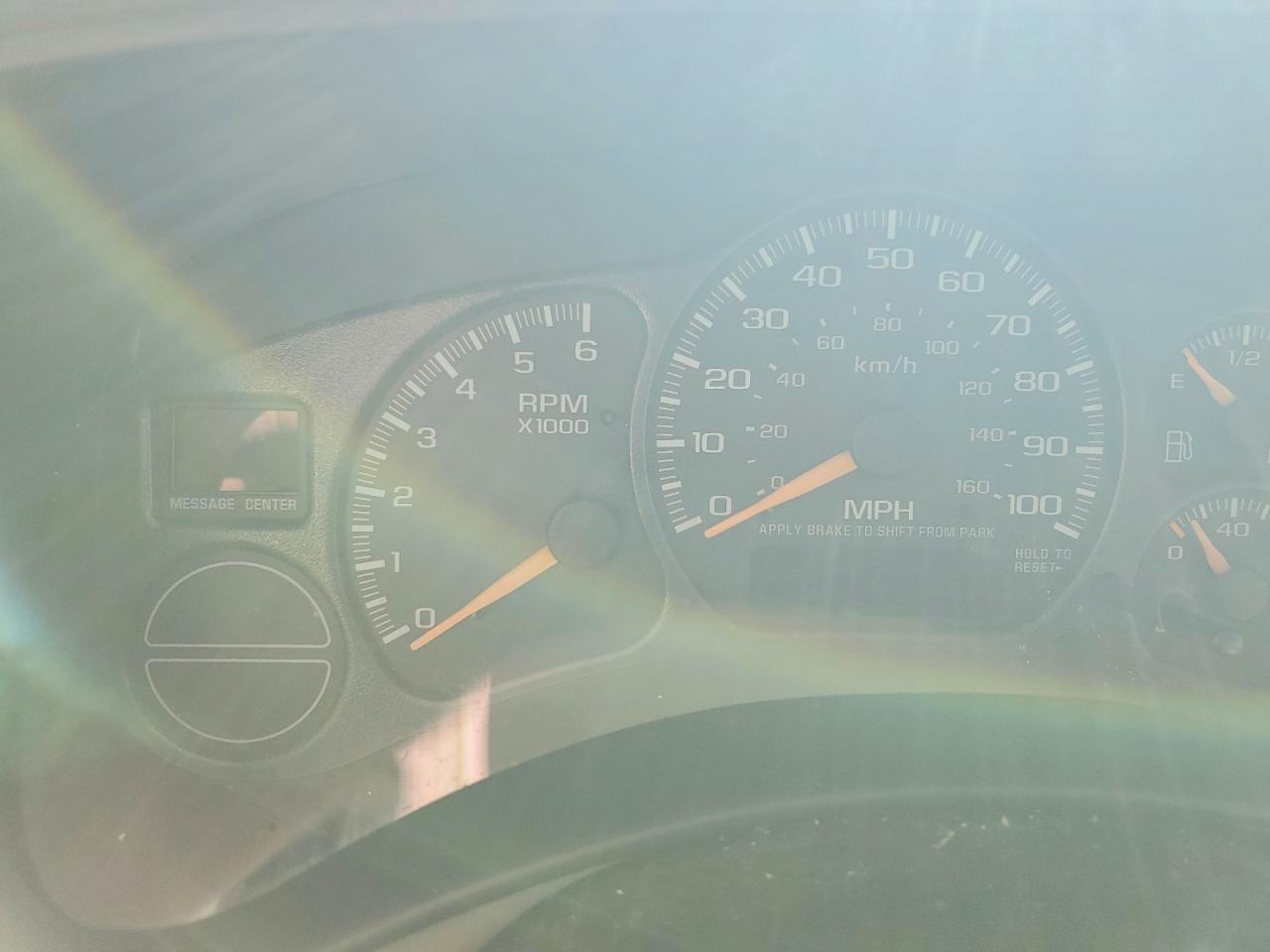 2002 GMC YUKON XL K1500 photo 9
