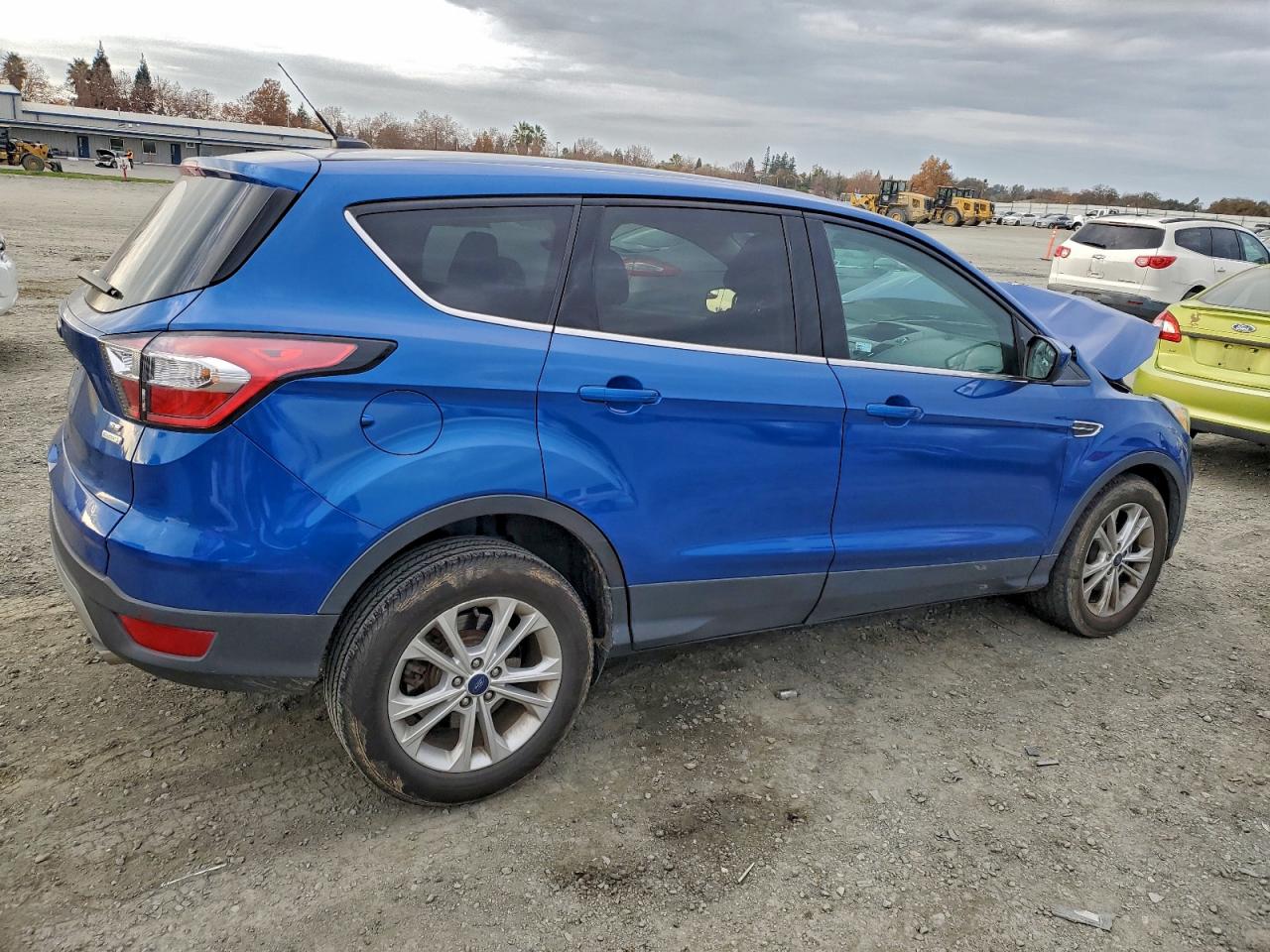 2017 FORD ESCAPE SE photo 5