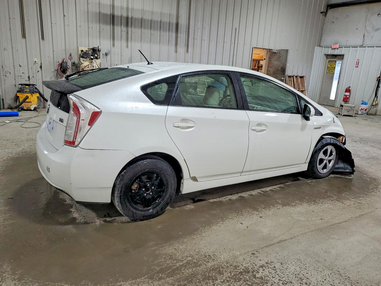 2015 TOYOTA PRIUS TWO photo 3
