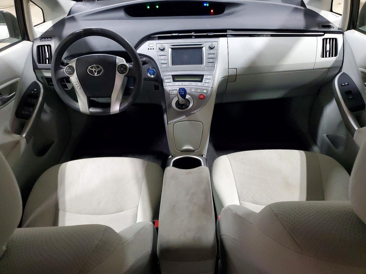 2015 TOYOTA PRIUS TWO photo 8