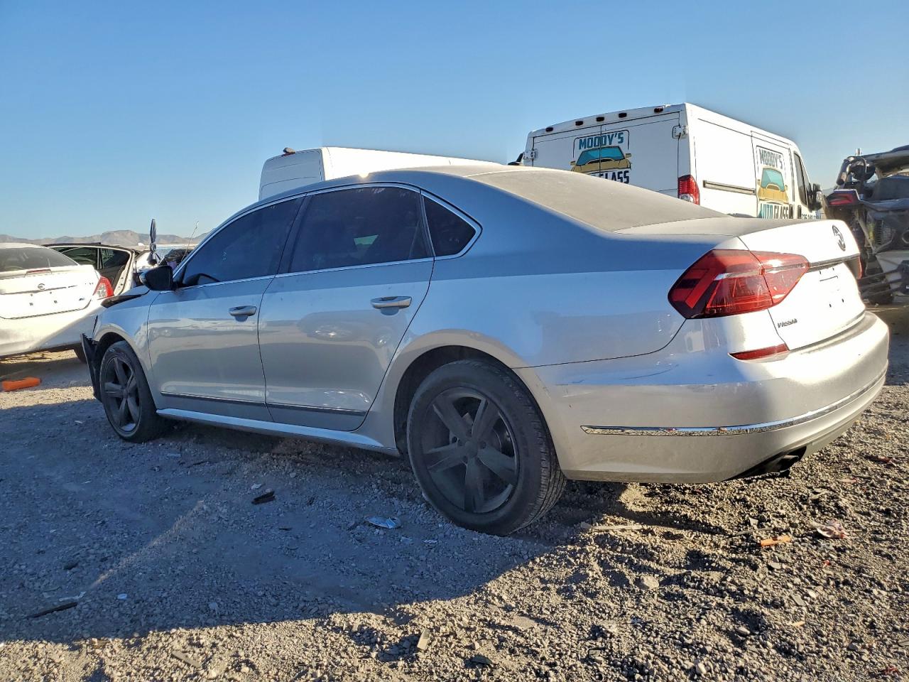2017 VOLKSWAGEN PASSAT S photo 3