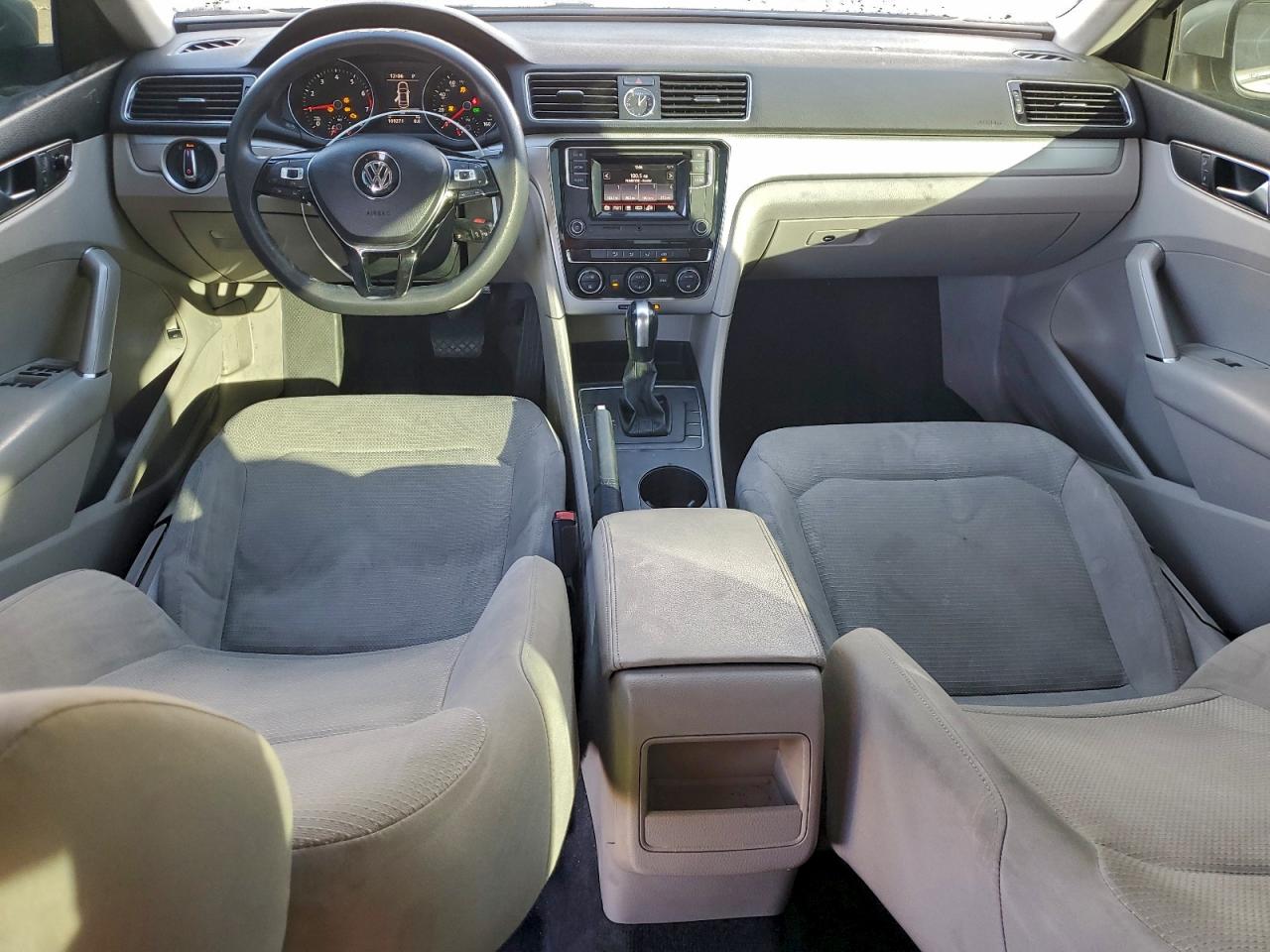 2017 VOLKSWAGEN PASSAT S photo 15