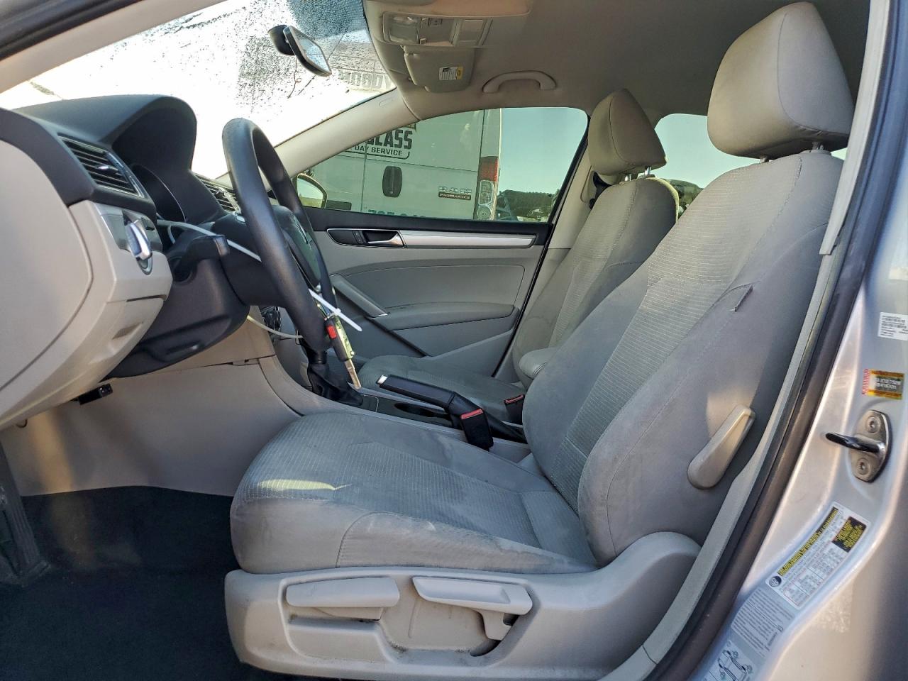 2017 VOLKSWAGEN PASSAT S photo 13