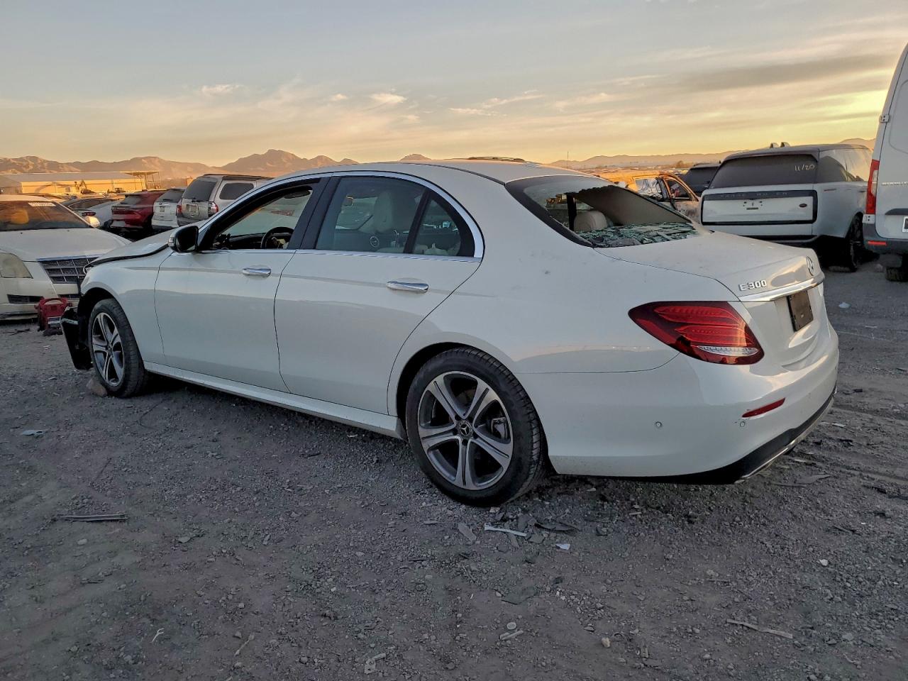 2018 MERCEDES-BENZ E 300 photo 3