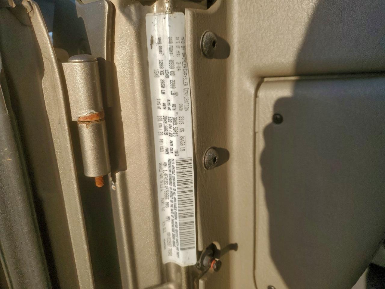 2004 JEEP WRANGLER / TJ SAHARA photo 23