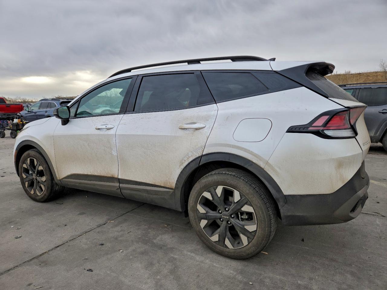 2023 KIA SPORTAGE X LINE photo 3