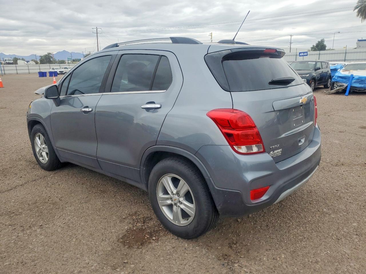 2019 CHEVROLET TRAX 1LT photo 3