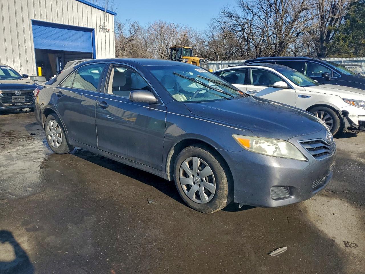 2011 TOYOTA CAMRY BASE photo 4