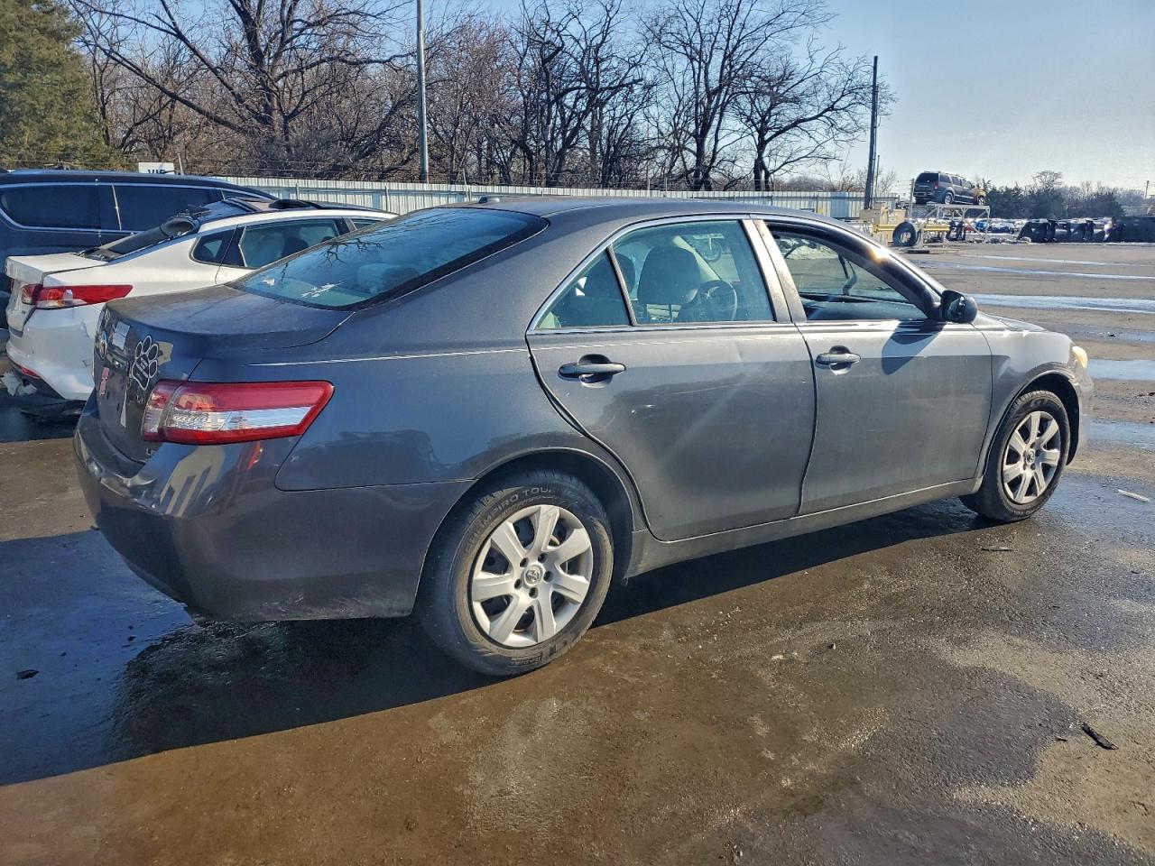 2011 TOYOTA CAMRY BASE photo 3