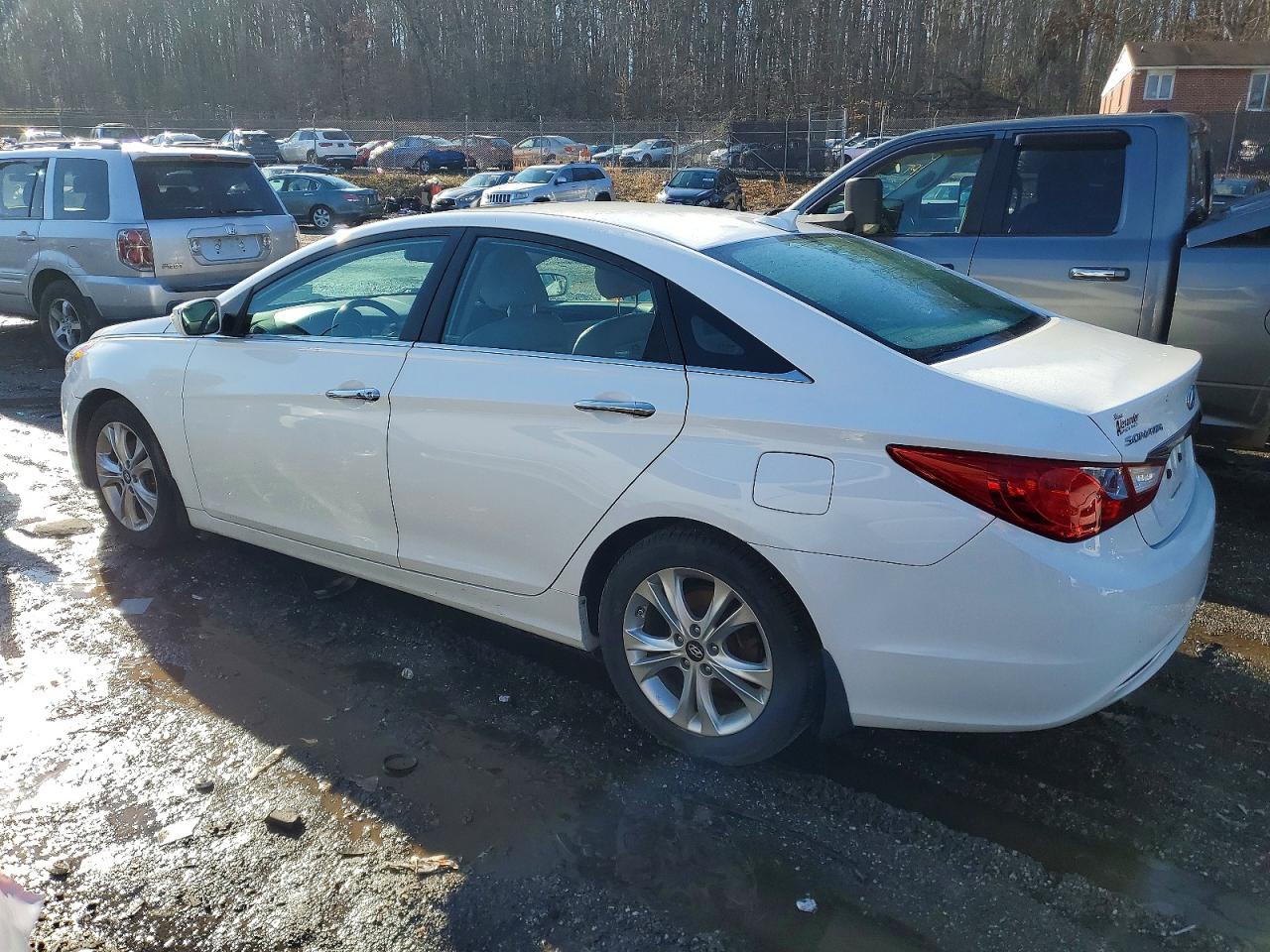2013 HYUNDAI SONATA SE photo 3