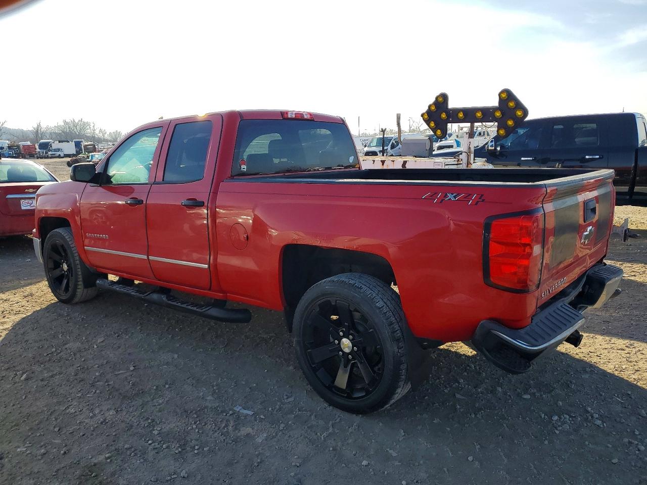 2015 CHEVROLET SILVERADO K1500 LT photo 2