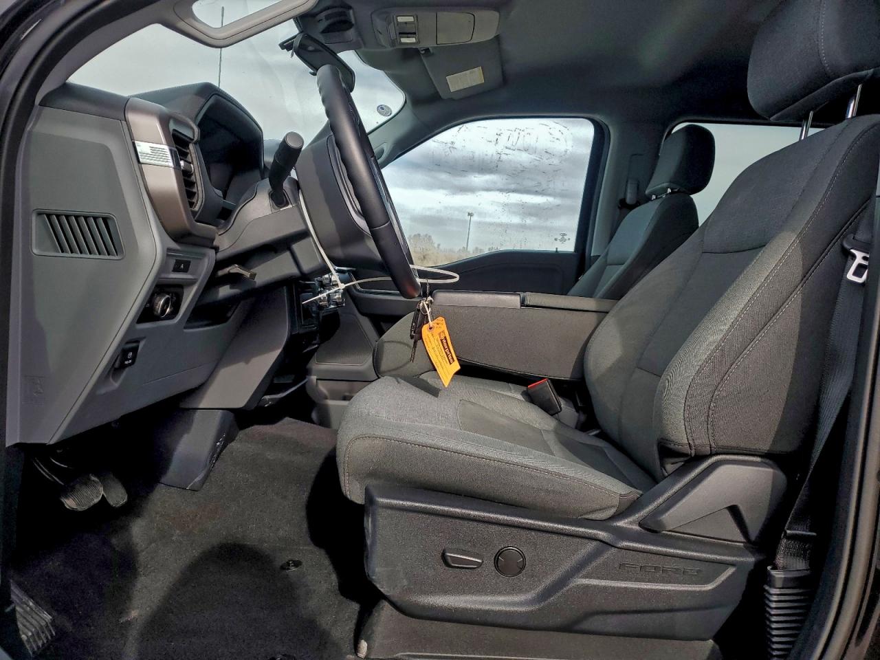 2025 FORD F150 XLT photo 13