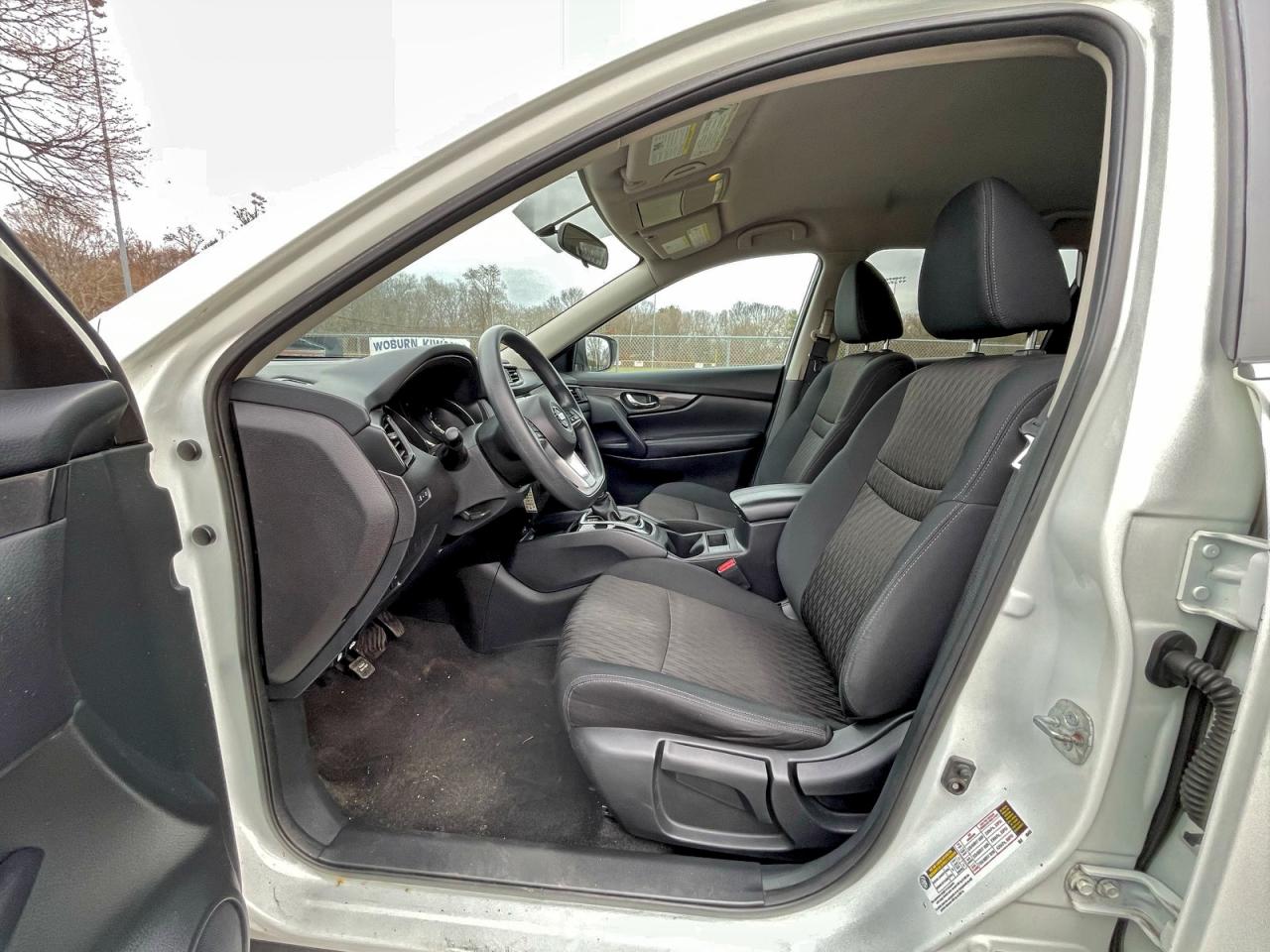 2017 NISSAN ROGUE SV photo 31