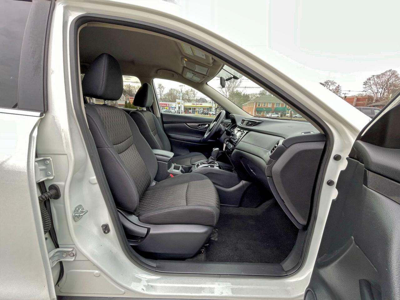 2017 NISSAN ROGUE SV photo 13