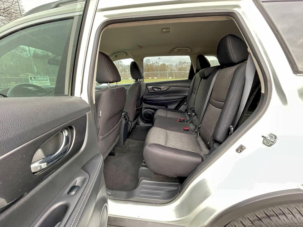 2017 NISSAN ROGUE SV photo 34