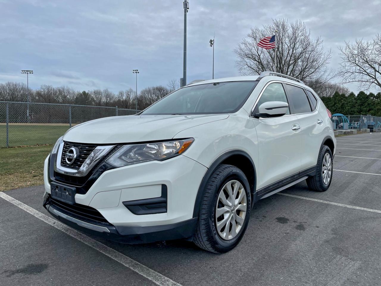 2017 NISSAN ROGUE SV photo 4