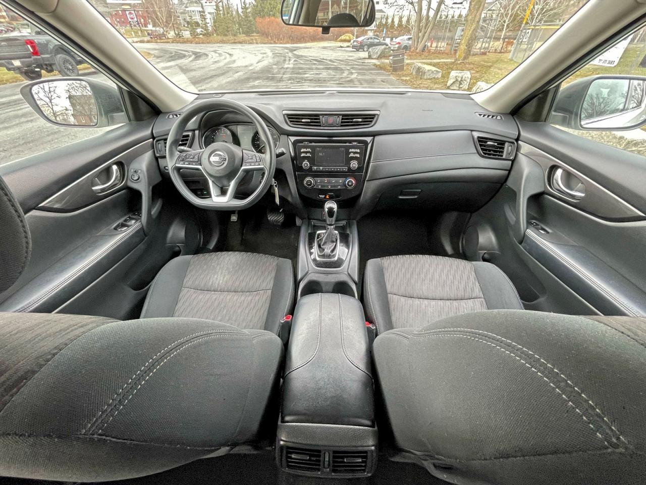 2017 NISSAN ROGUE SV photo 25