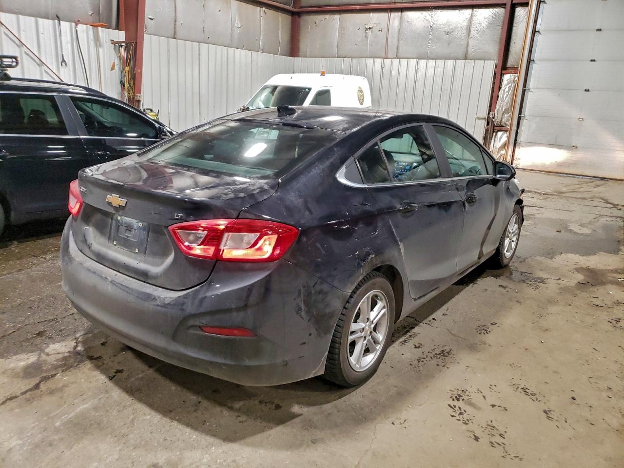 2017 CHEVROLET CRUZE LT photo 3
