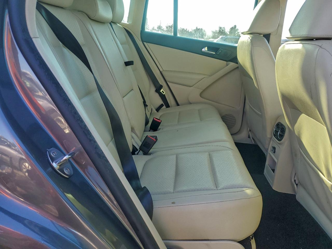 2012 VOLKSWAGEN TIGUAN S photo 19