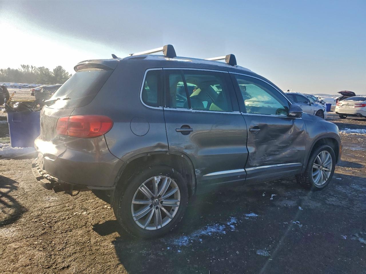 2012 VOLKSWAGEN TIGUAN S photo 5