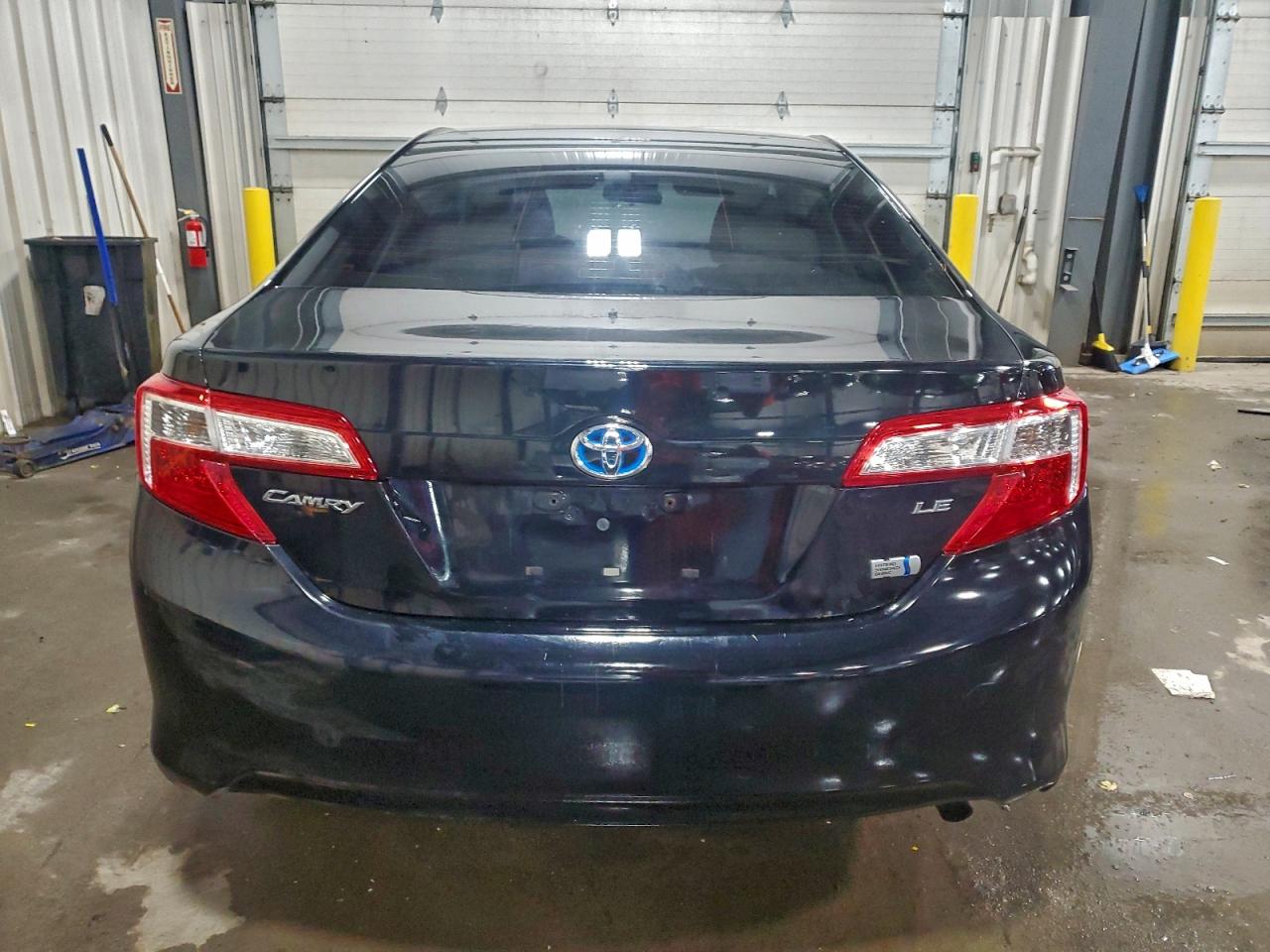 2013 TOYOTA CAMRY HYBRID photo 6