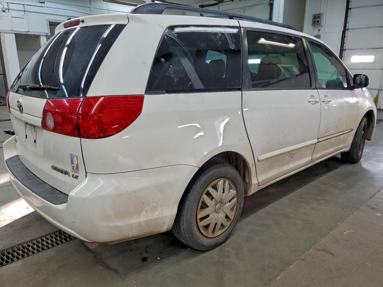 2009 TOYOTA SIENNA CE photo 5