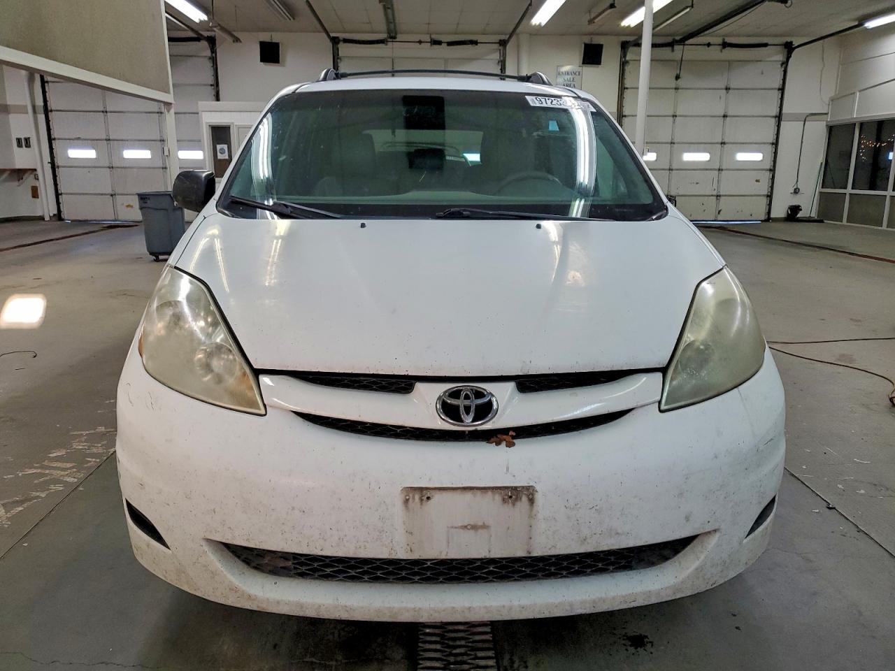 2009 TOYOTA SIENNA CE photo 9