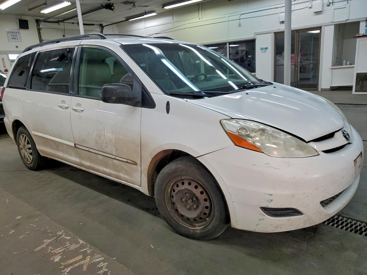 2009 TOYOTA SIENNA CE photo 7