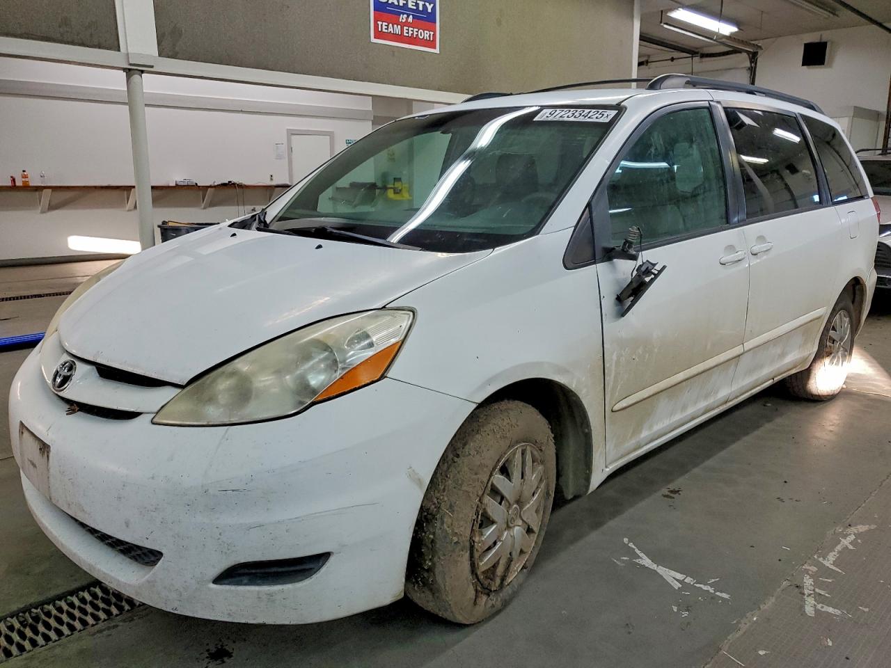 2009 TOYOTA SIENNA