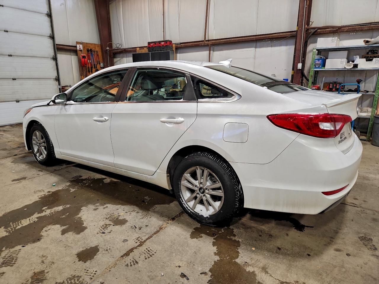 2015 HYUNDAI SONATA SE photo 2