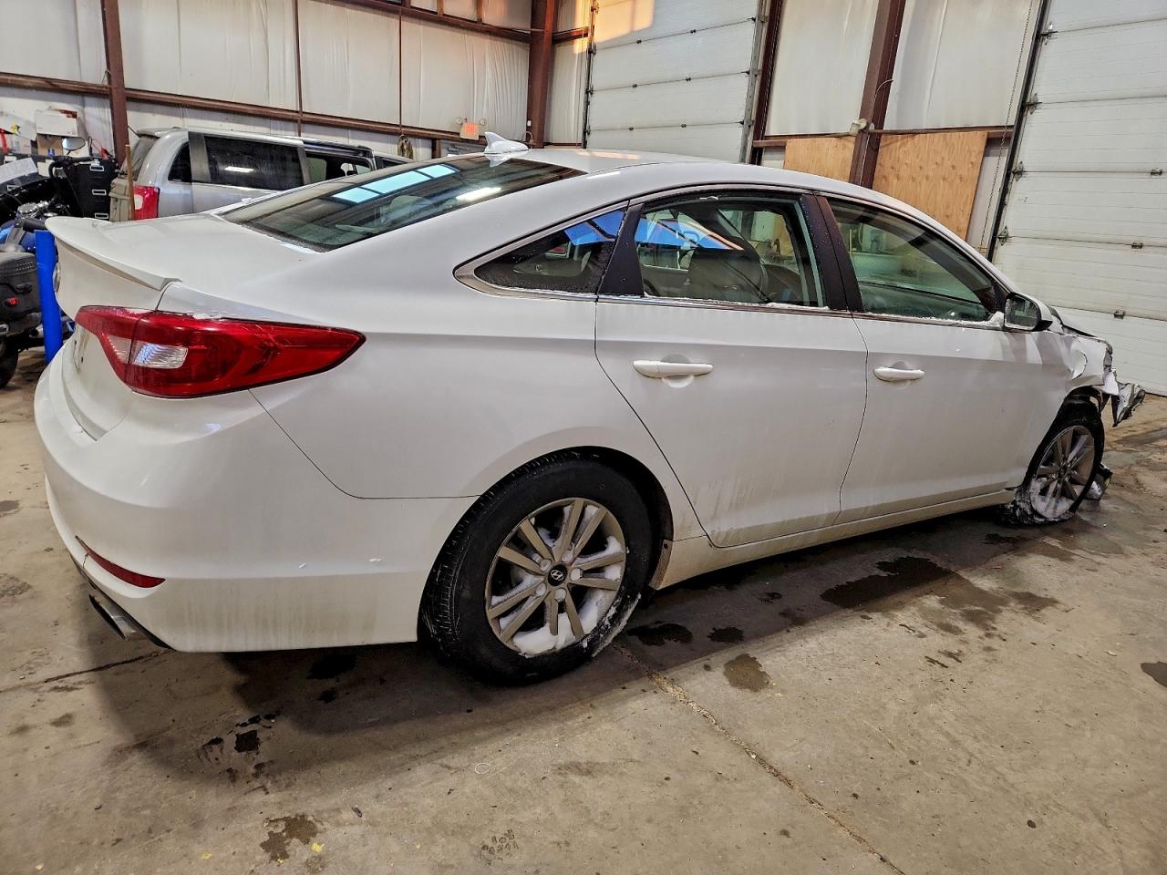 2015 HYUNDAI SONATA SE photo 3