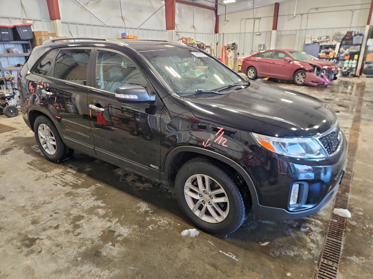 2015 KIA SORENTO LX photo 4