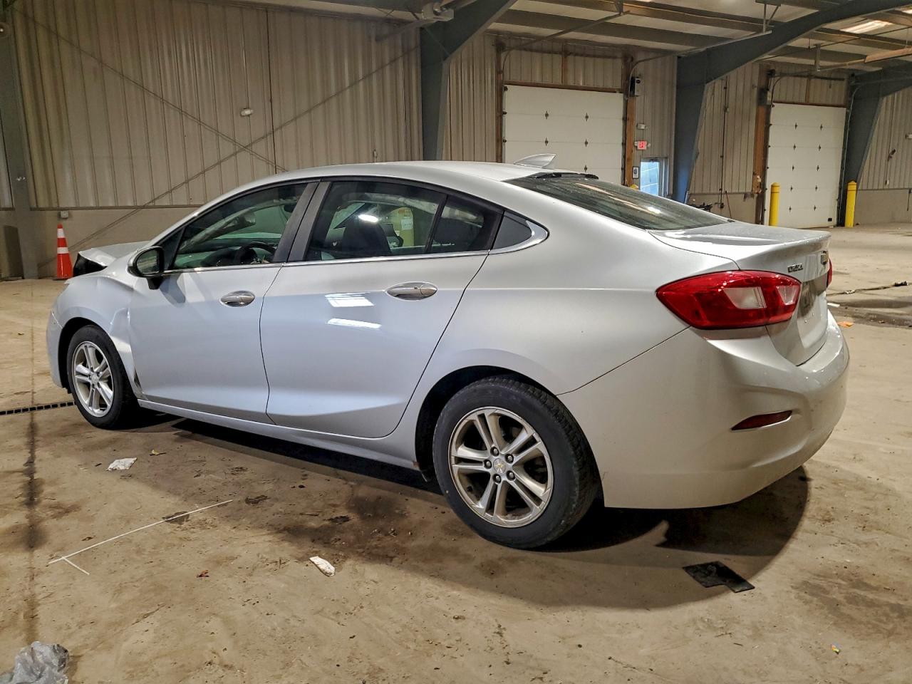 2016 CHEVROLET CRUZE LT photo 2